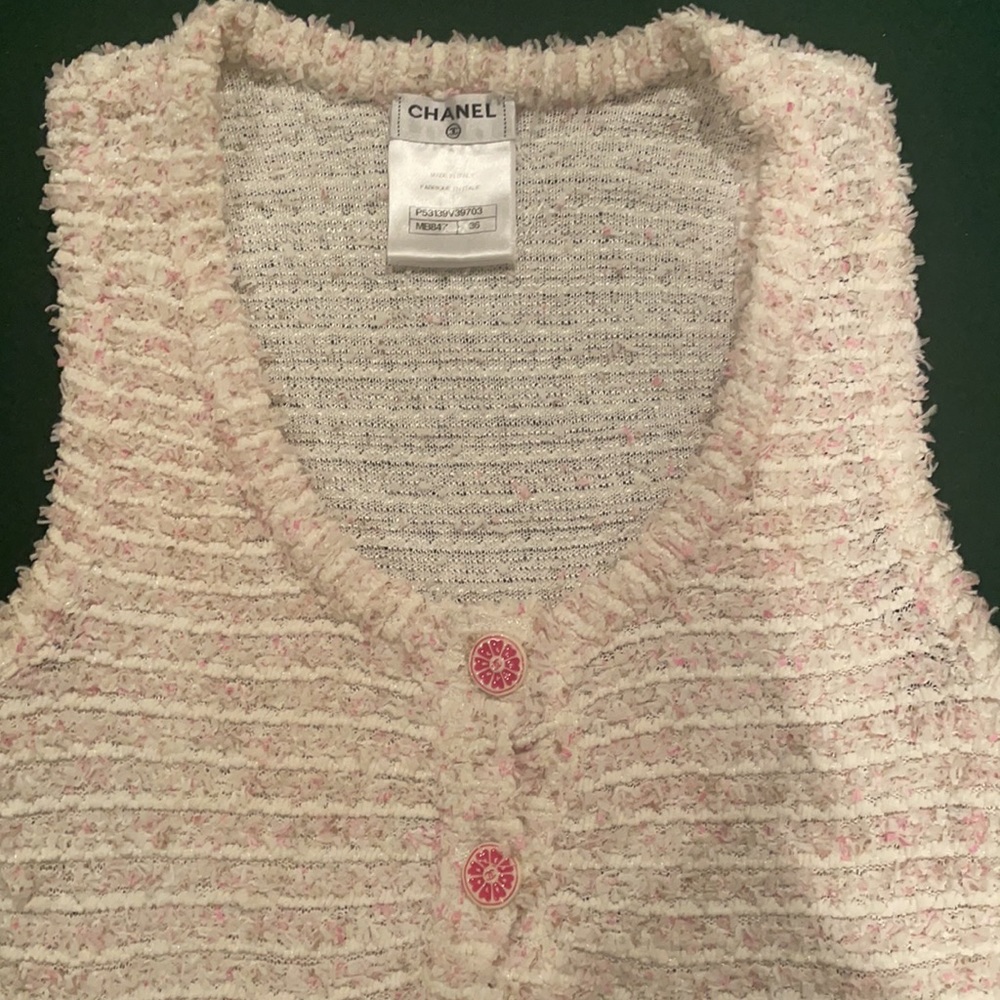 CHANEL Pink Cream Bouclé Tank Top with Pink Buttons - Picture 2 of 3
